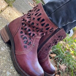 Carved Dromedaris Ankle Boots-Size 37